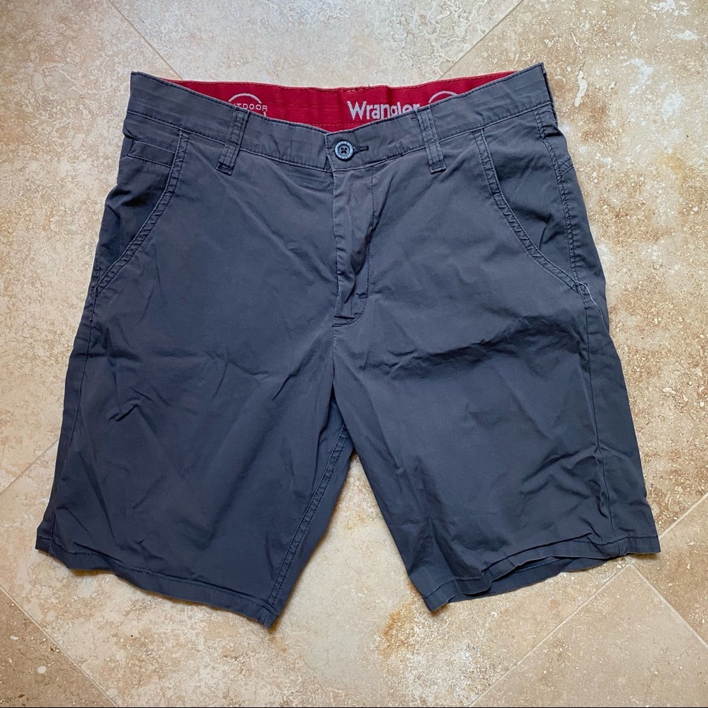 Men’s Wrangler Outdoor Gray Shorts Size 30